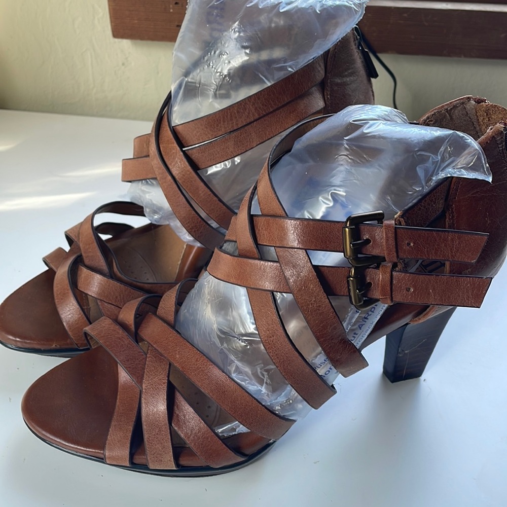 Sofft woven leather sandal stacked heel size 8